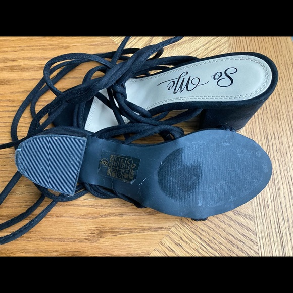 Forever 21 suede black block heel sandals, size 6 - Picture 4 of 4